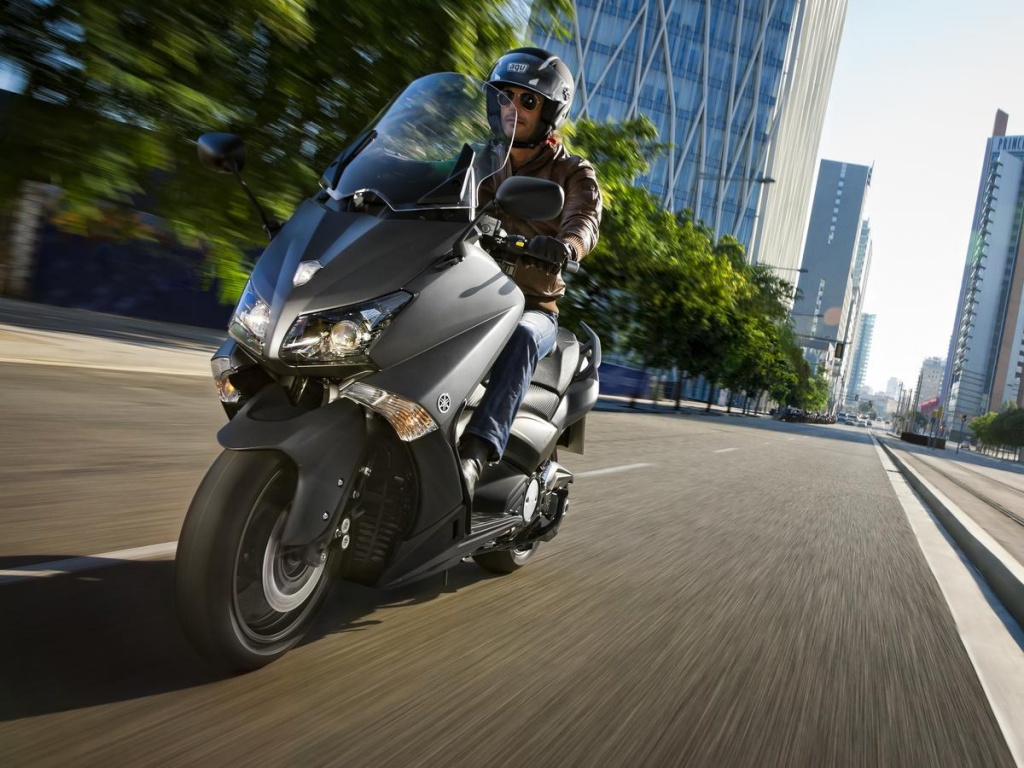 Фото скутера Yamaha TMAX ABS